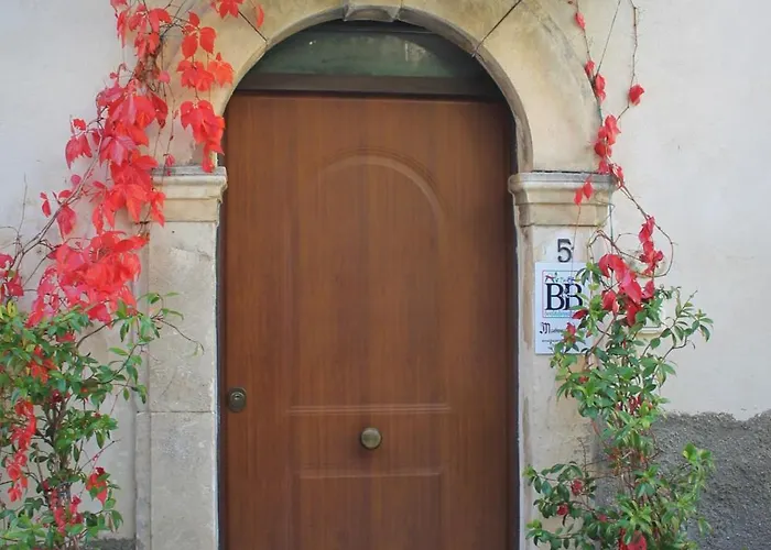 Medieval Village Of Oda ve Kahvaltı Pacentro